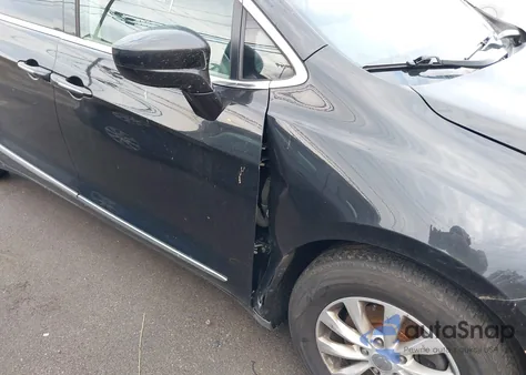 2017 Chrysler Pacifica Touring-L z USA, uszkodzony, nr VIN 2C4RC1BG4HR621628